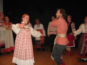 chants polyphoniques et danses en costumes traditionnels russes