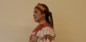 costume traiditonel de jeune fille, région de Rzhev